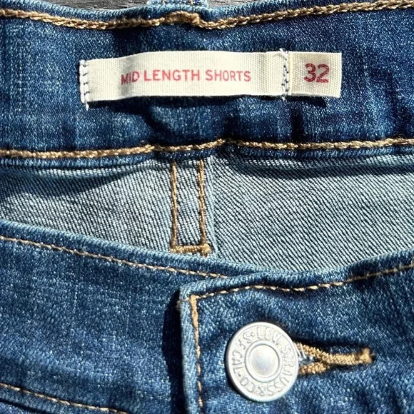 Levi’s Mid Length Jean Shorts Sz 32 - Picture 3 of 3